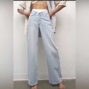 BDG Urban Outfitters Jeans - Woman’s Dipped V, Baggy, Blue Jeans. Size 31